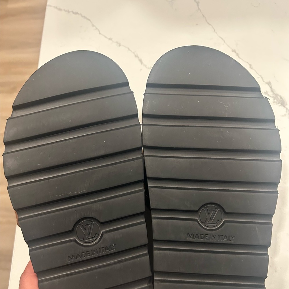 Louis Vuitton Black Ribbed Rubber Slide Soles - Picture 5 of 5